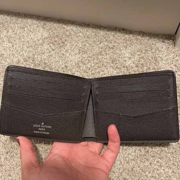Louis Vuitton men’s wallet!!! - Picture 3 of 8